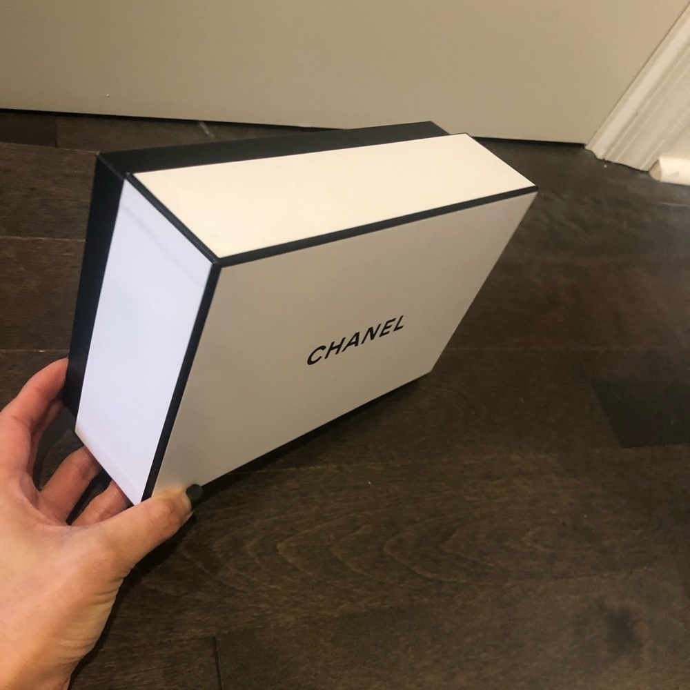 Chanel Box - Picture 2 of 4